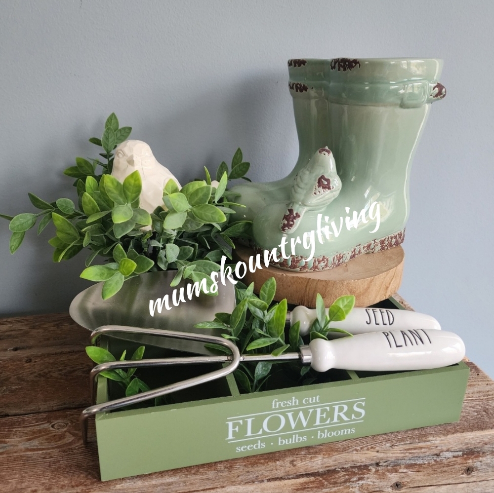 Ceramic Boots Accent Decot